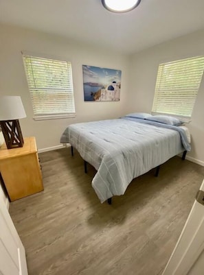 3 bedrooms, WiFi, bed sheets - Peaceful renovated house centrally located (Gainesville)