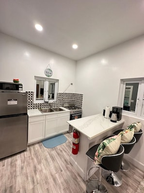 Private kitchen - 5 mins walk or rent a bike to ride to Turtle Beach. (Exuma)