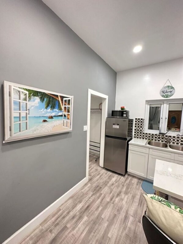 Interior - 5 mins walk or rent a bike to ride to Turtle Beach. (Exuma)