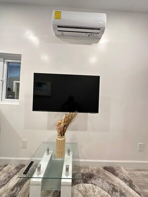 Interior - 5 mins walk or rent a bike to ride to Turtle Beach. (Exuma)