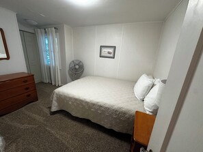 3 bedrooms, desk, iron/ironing board, free WiFi - Cozy beach cottage, steps from Lewes Beach (Lewes)