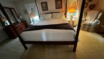 3 bedrooms, desk, iron/ironing board, free WiFi