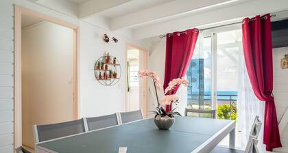 Villa Sun and Sea 5 bedrooms, sea view and located 800 meters from the beaches.