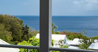 Villa Sun and Sea 5 bedrooms, sea view and located 800 meters from the beaches.