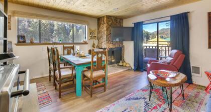 Ski-In Red River Retreat: Balcony, Mountain Views!