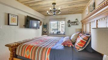 2 bedrooms, desk, internet, bed sheets