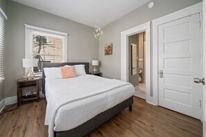 4 bedrooms, desk, iron/ironing board, WiFi