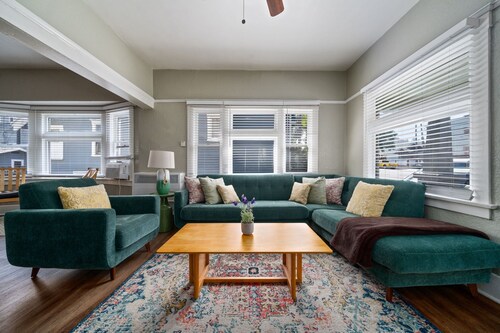 Spacious 4 Bedroom Home in Downtown Long Beach
