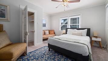 4 quartos, escrivaninha, ferros/tábuas de passar roupa, Wi-Fi