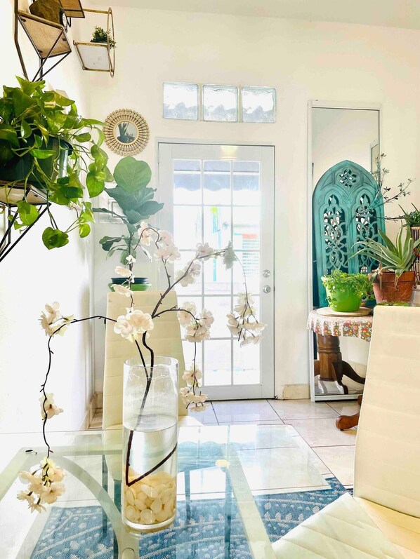 المنشأة من الداخل