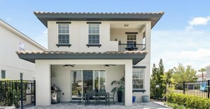 A heated pool - Boutique Luxury Home, Private Pool Close to Disney (Kissimmee)