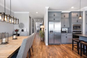 Dining - Boutique Luxury Home, Private Pool Close to Disney (Kissimmee)