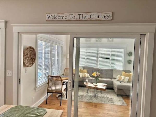 TV, books - Seaglass Village Gem! 3 night min, close to Ogunquit Beach (Wells)