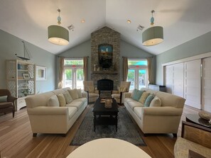 TV, books - Seaglass Village Gem! 3 night min, close to Ogunquit Beach (Wells)