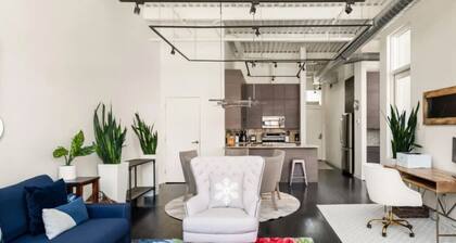 Luxurious Willits Loft Getaway