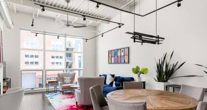 Luxurious Willits Loft Getaway