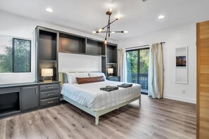 4 habitaciones, tabla de planchar con plancha, wifi y ropa de cama 