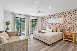 4 bedrooms, iron/ironing board, WiFi, bed sheets