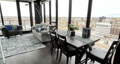 Luxury 2 bed 2 bath across jets arena 16th floor with amazing view