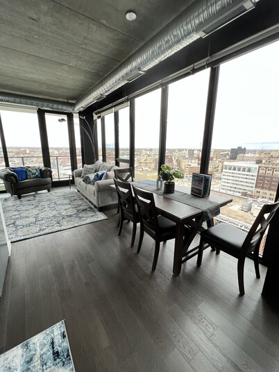 Luxury 2 bed 2 bath across jets arena 16th floor with amazing view 