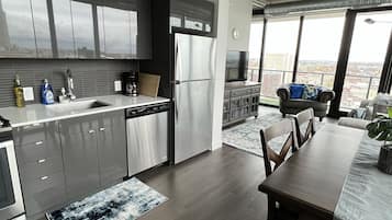 Fridge, microwave, stovetop, dishwasher