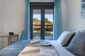 3 bedrooms, WiFi - Villa with swimming pool and playground (Valbandon)