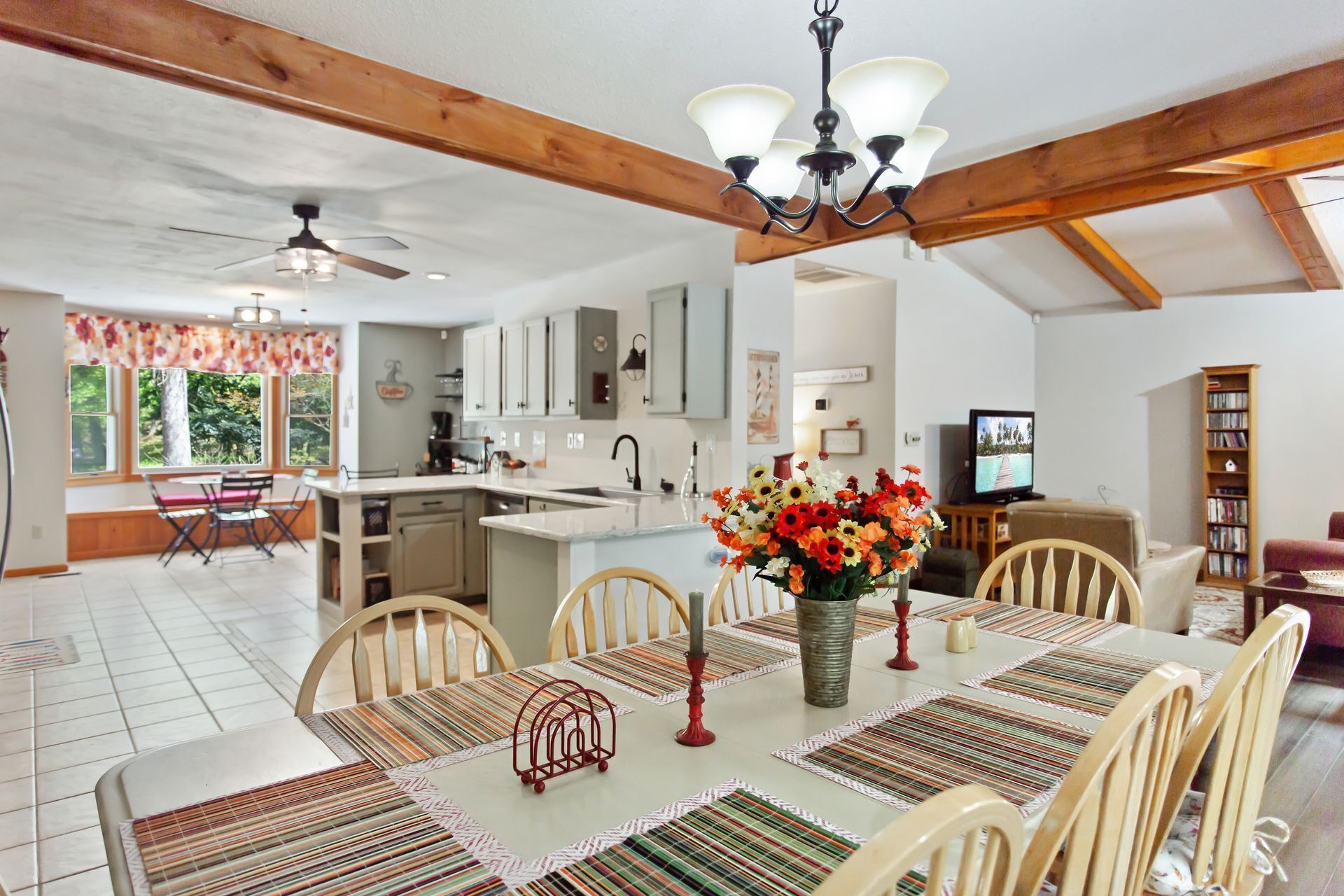 3063 The Bird Nest * 4 Min Drive to Beach