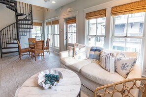 薄型テレビ、DVD プレーヤー、ビデオライブラリ