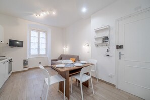 Dining - New! Chiavari Comfortable mini Appt x4 (Chiavari)