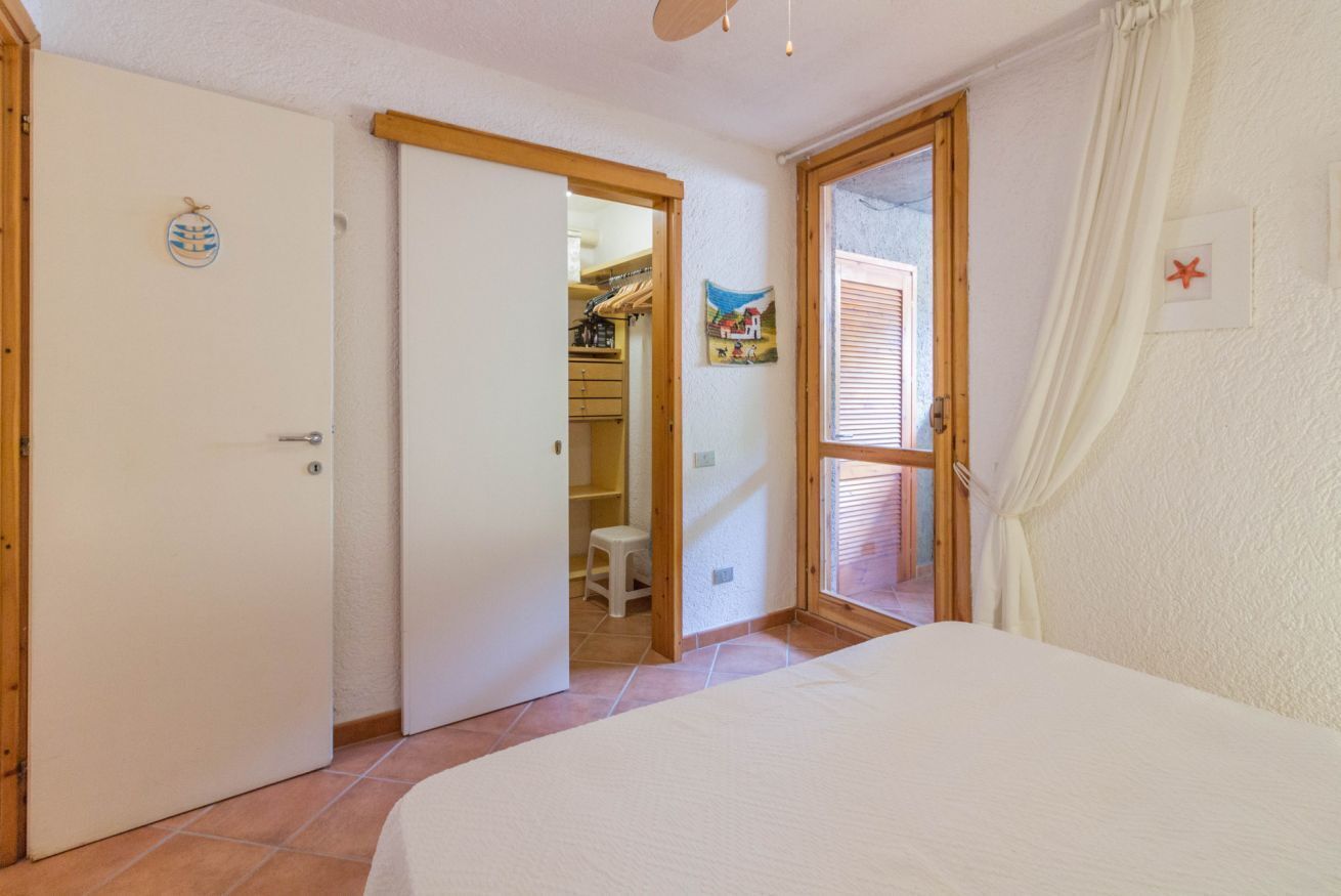2 bedrooms, iron/ironing board, internet