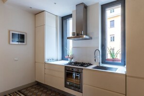 Micro-ondes, four, plaque de cuisson, lave-vaisselle