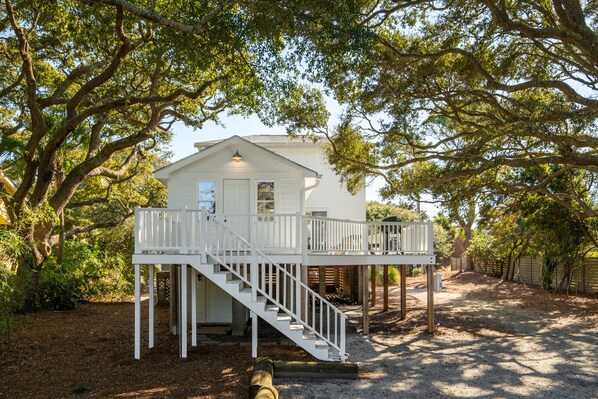 Exterior - Casa Malibu - 2 Sun Decks, Wraparound Porch, Upgraded Kitchen, Walk to Beach (Folly Beach)