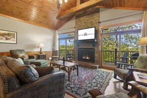 Smart TV, chimenea y futbolito