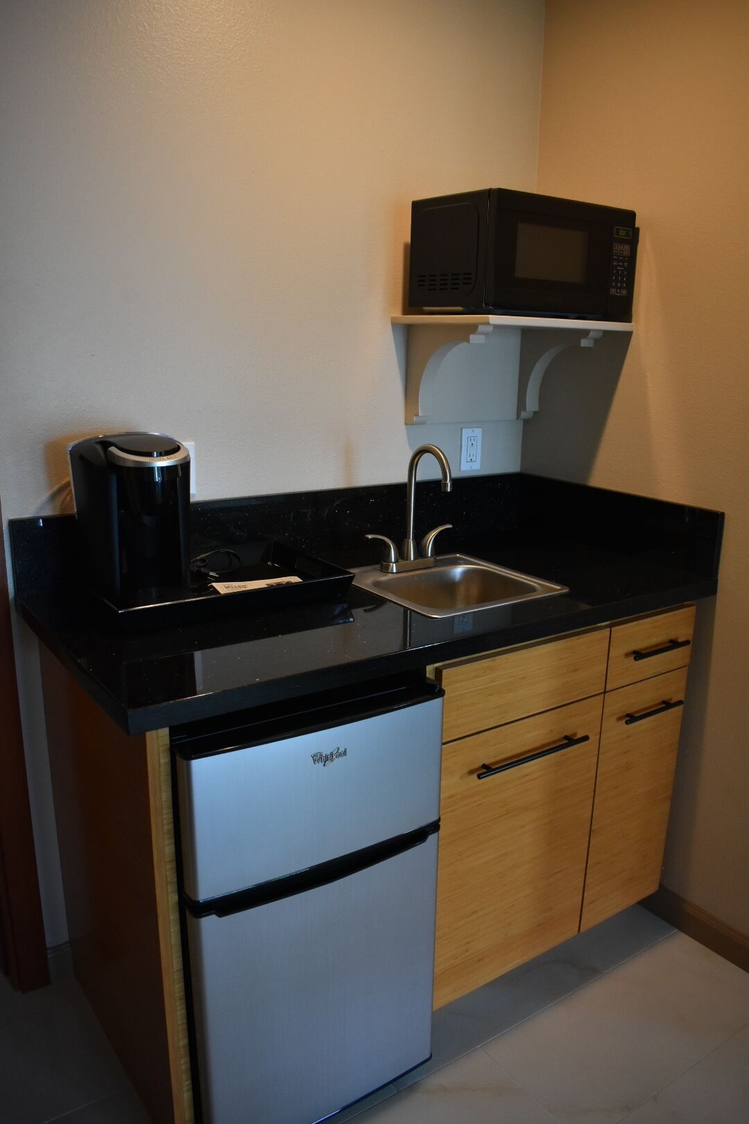 luxury studio suite, 1 king bed, beach view, oceanfront orchid | private kitchenette | mini-fridge, microwave, coffee/tea maker