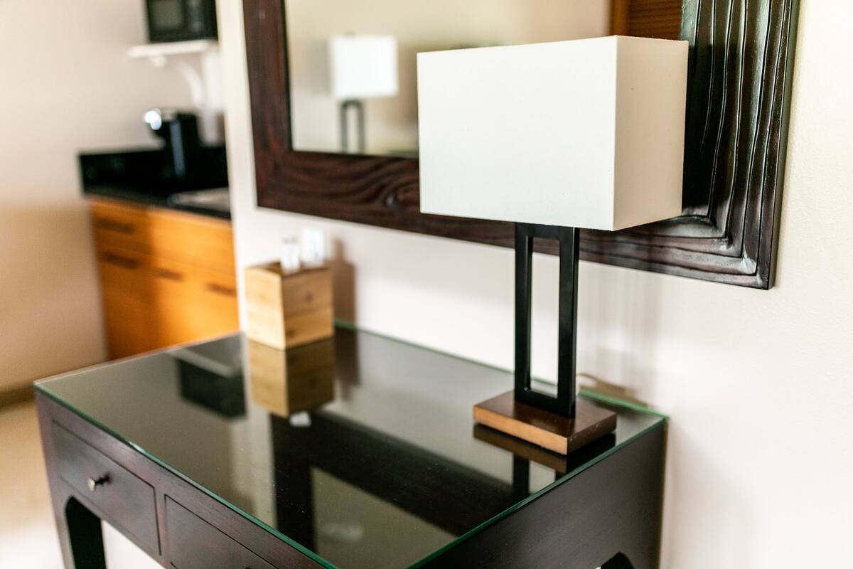 luxury studio suite, 1 king bed, beach view, oceanfront lehua | premium bedding, pillow-top beds, in-room safe, individually decorated