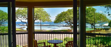 Luxury Studio Suite, 1 King Bed, Beach View, Oceanfront Pikake | Terrace/patio
