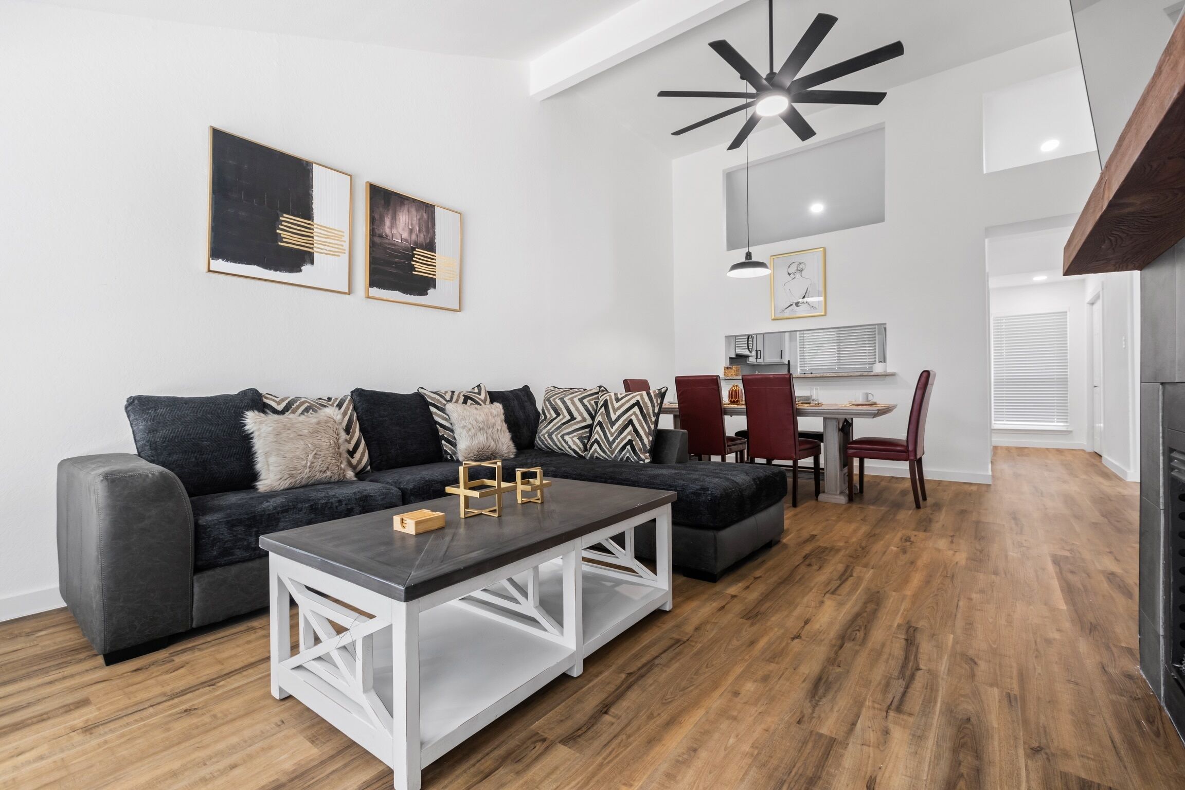 Minutes from DFW & AT&T stadium. Cozy modern retreat