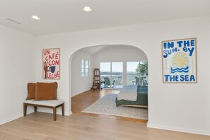 2 bedrooms, free WiFi, bed sheets - Ocean and Marsh Views, Surf Cottage, Sleeps 7 (Pawleys Island)