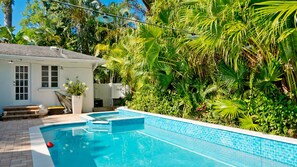 Piscina all'aperto, una piscina riscaldata