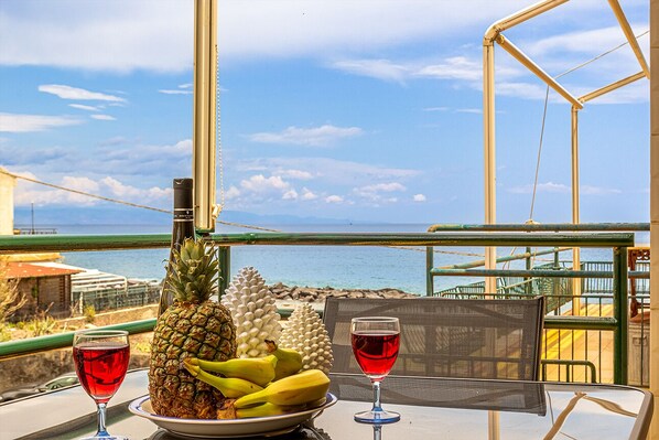 تناول الطعام بالخارج