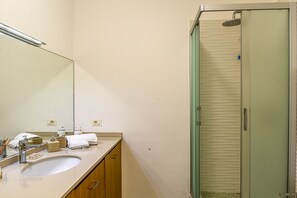 Doccia, asciugacapelli, bidet, asciugamani