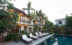 Pool - Three-bedroom bungalow + pool. (Hi An)