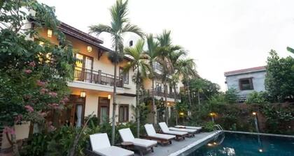 Three-bedroom bungalow + pool.