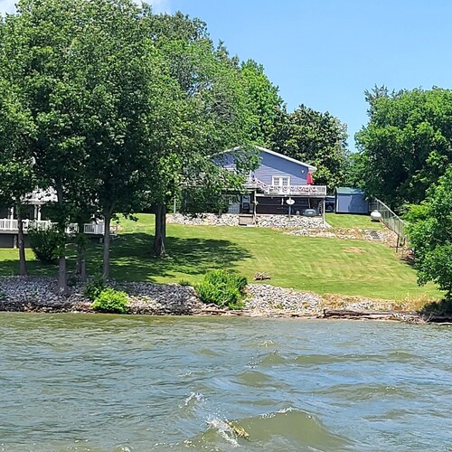Blue Moon over Barkley 5 bedroom Lakehouse on Lake Barkley. 