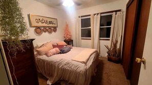 5 bedrooms, WiFi, bed sheets