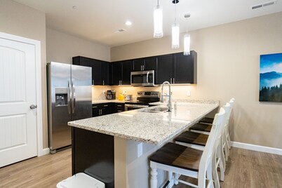 3BR/3BA Walk-In ~ Arcade Game ~ 2 Pools ~ FREE TICKETS INCLUDED! (FHG-207)