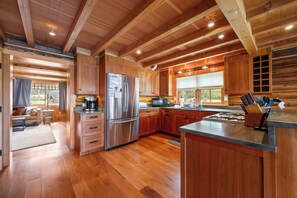 Coffee/tea maker, fridge, microwave, oven - The Lake Escape on Rangeley Lake (Rangeley)