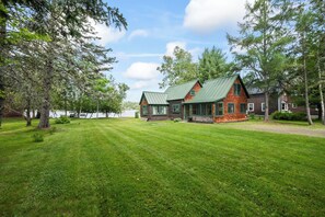 Exterior - The Lake Escape on Rangeley Lake (Rangeley)
