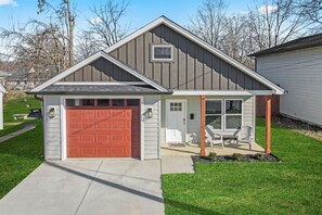 Exterior - Veronica's Place: Work Friendly & Near Downtown (Jeffersonville)