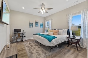 3 bedrooms, desk, iron/ironing board, travel cot - Veronica's Place: Work Friendly & Near Downtown (Jeffersonville)